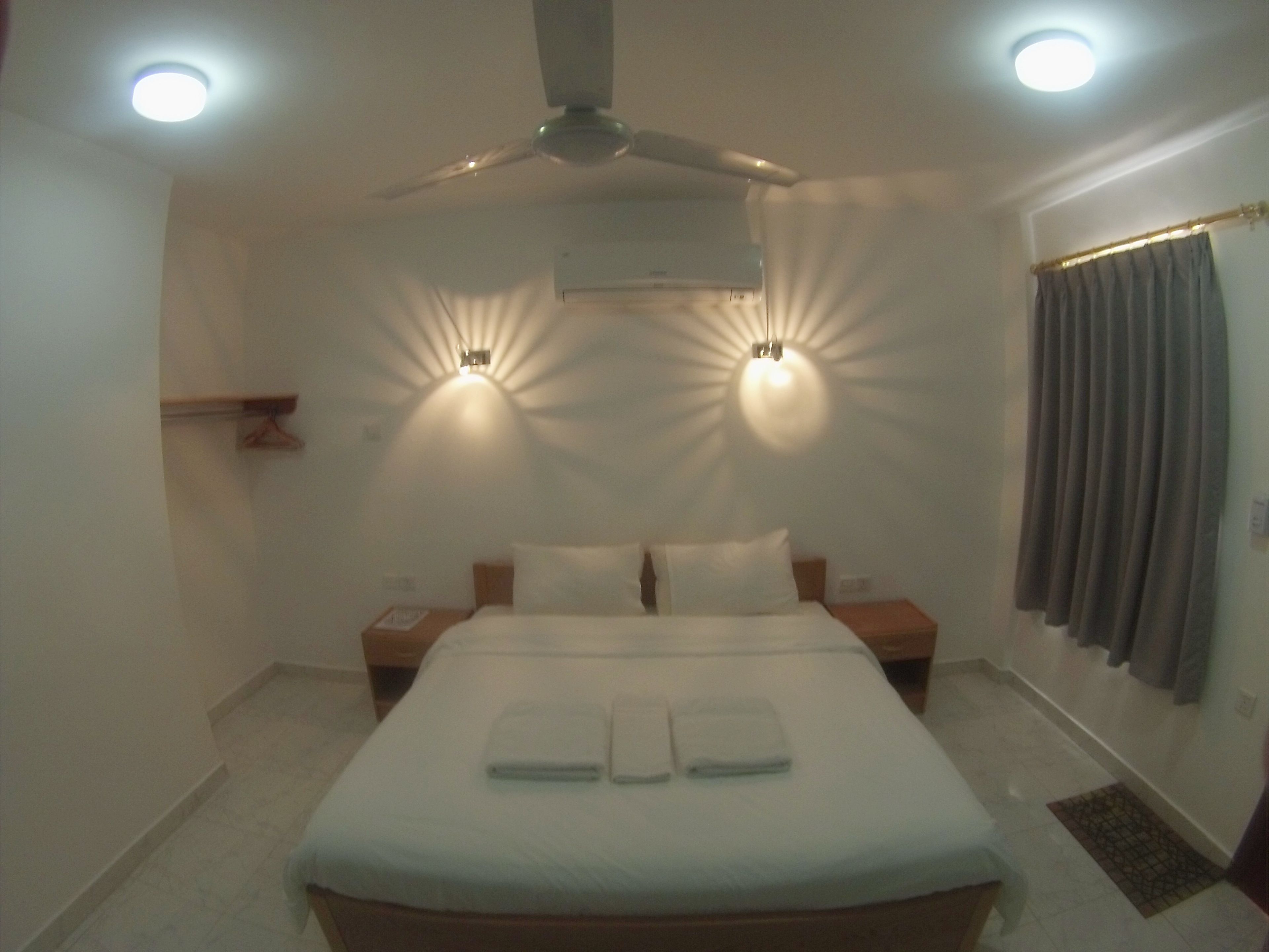 Double Room | Desk, free WiFi, bed sheets