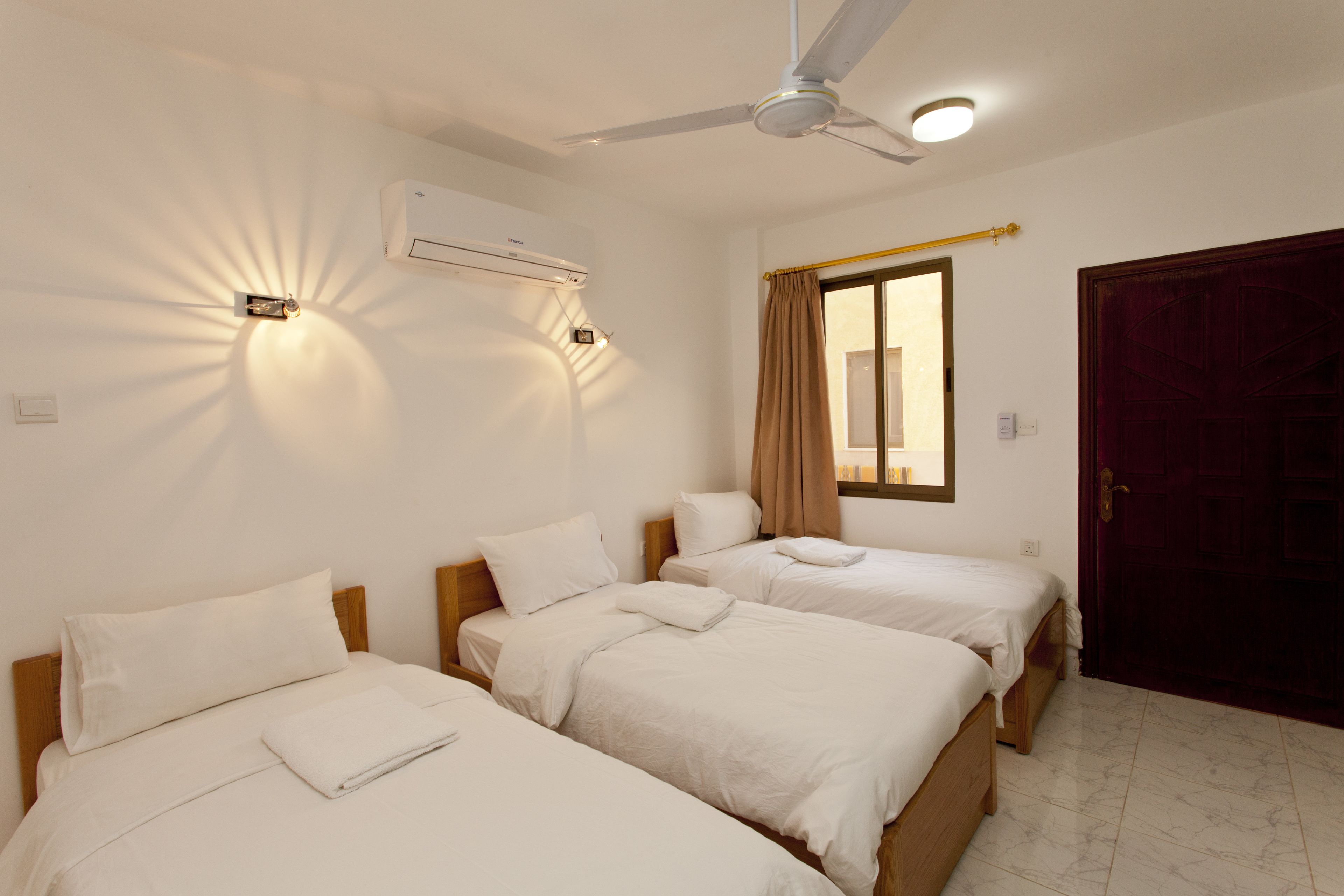 triple room | desk, free wifi, bed sheets