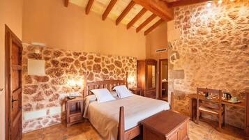 Premium bedding, down duvets, minibar, in-room safe