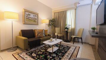 Suíte superluxo | Frigobar, cofres nos quartos, escrivaninha