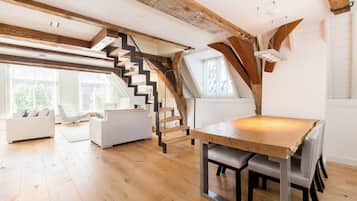 Penthouse Familial | Coin séjour | Télévision
