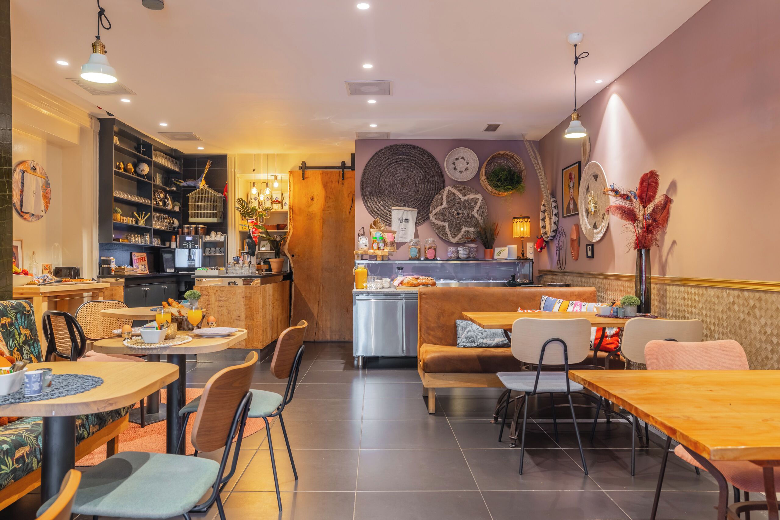 Petit déjeuner continental (16.50 EUR par personne)