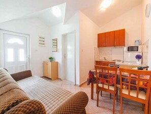 Standard Apartment, 1 Bedroom, Terrace | Living area