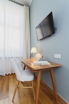 Superior Studio | Living area | TV, toys - Apartamenty Bracka 6 (Kraków)