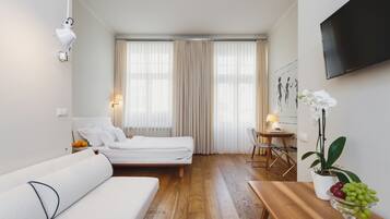 Deluxe Studio | Living area | TV, toys