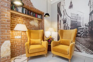 Lobby sitting area - Apartamenty Bracka 6 (Kraków)