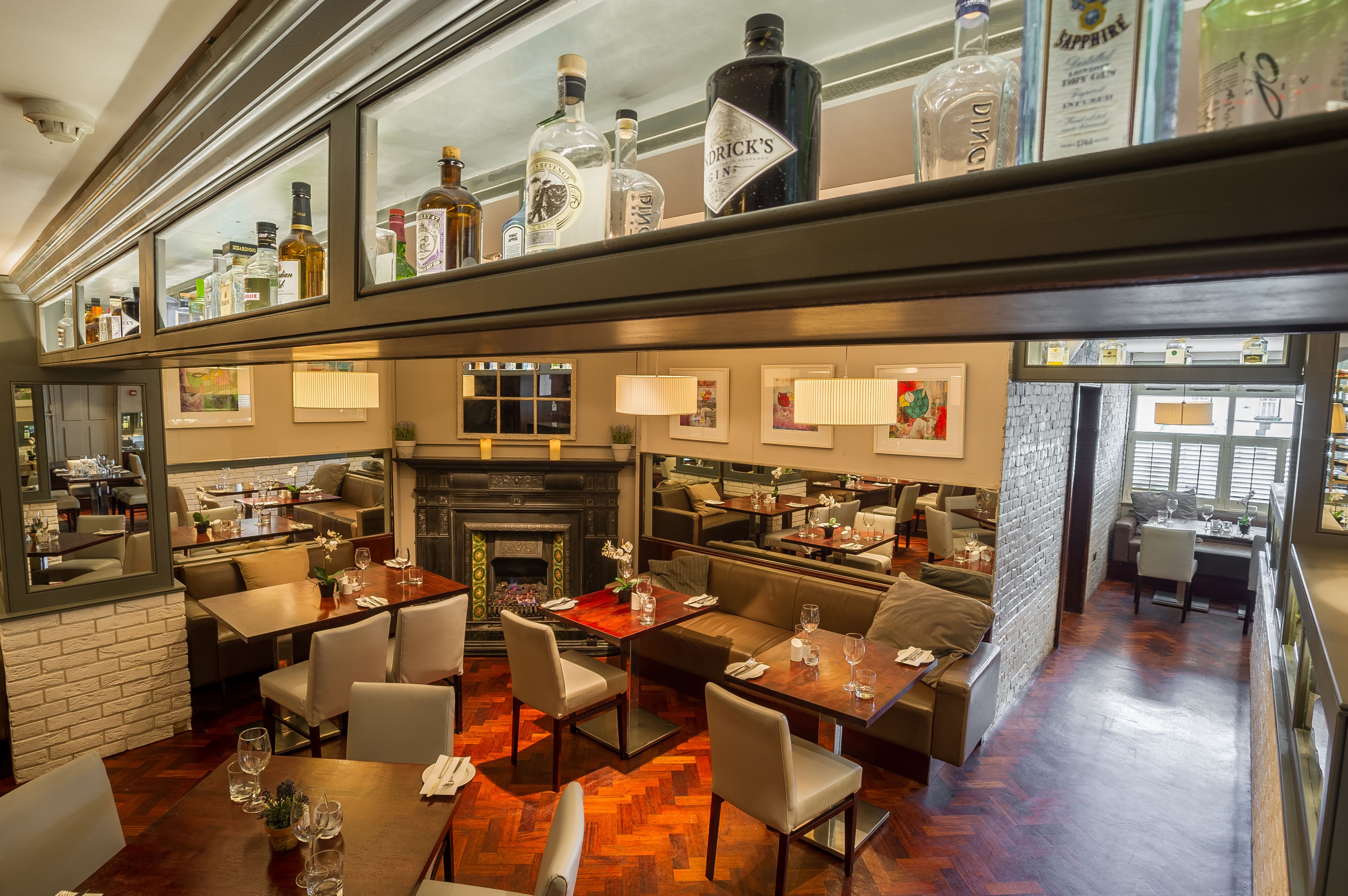 2 restaurants; breakfast, lunch and dinner served 