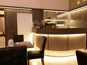 Bar (trong khuôn viên)