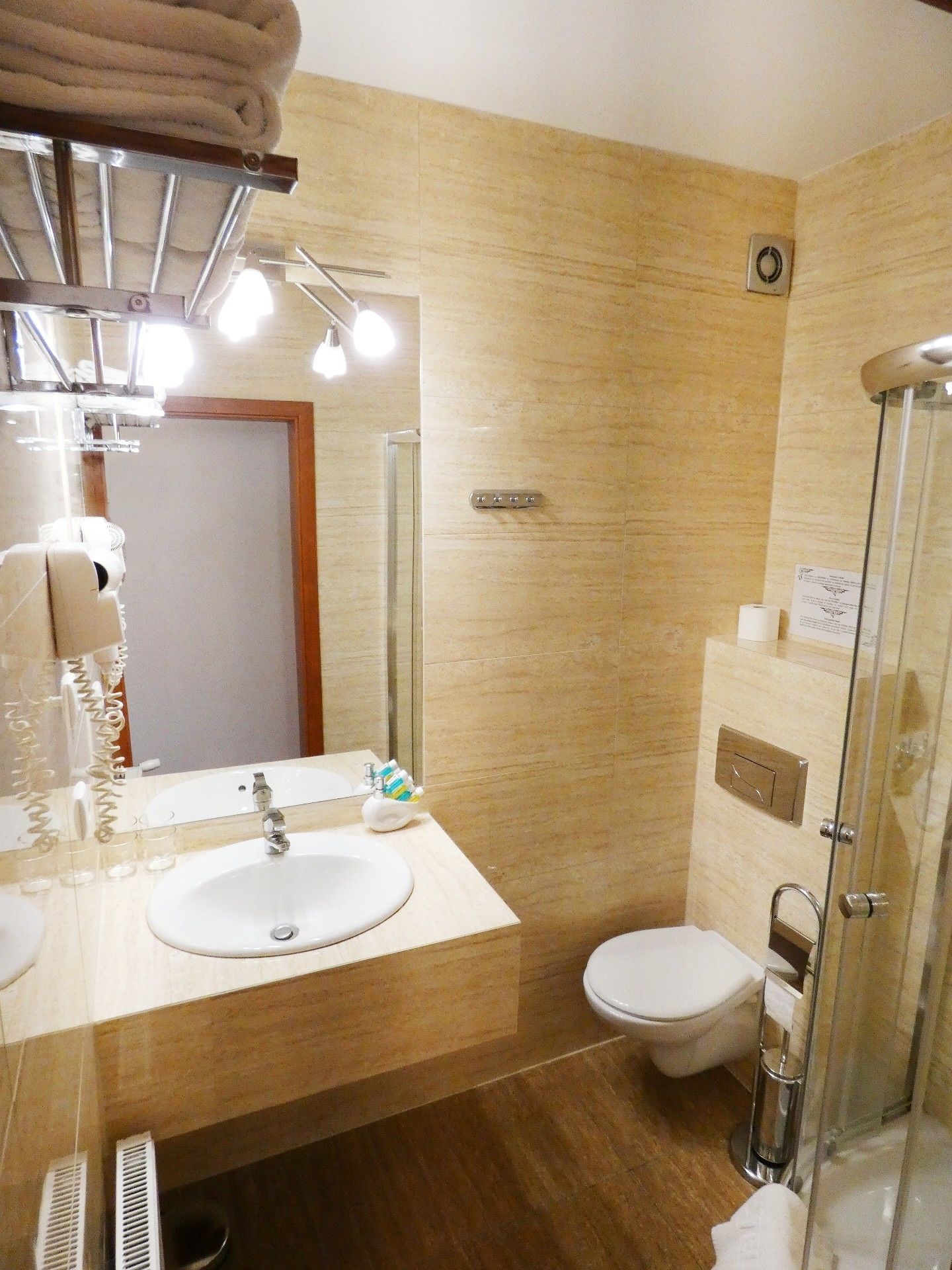 shower, free toiletries, hair dryer, towels