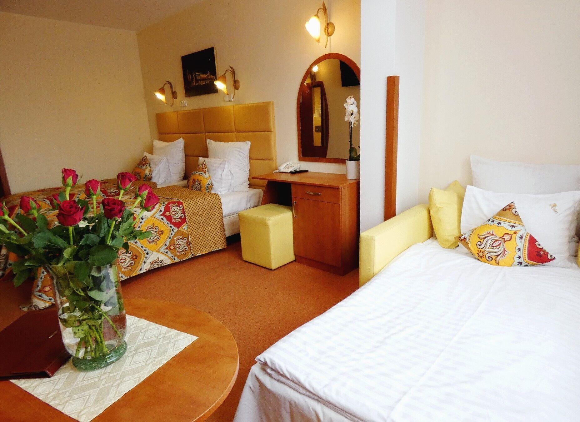 triple room, kitchenette | hypo-allergenic bedding, in-room safe, desk, iron/ironing board