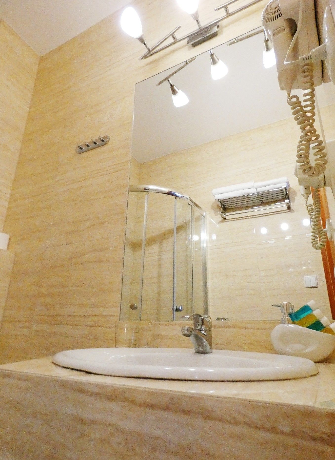 shower, free toiletries, hair dryer, towels