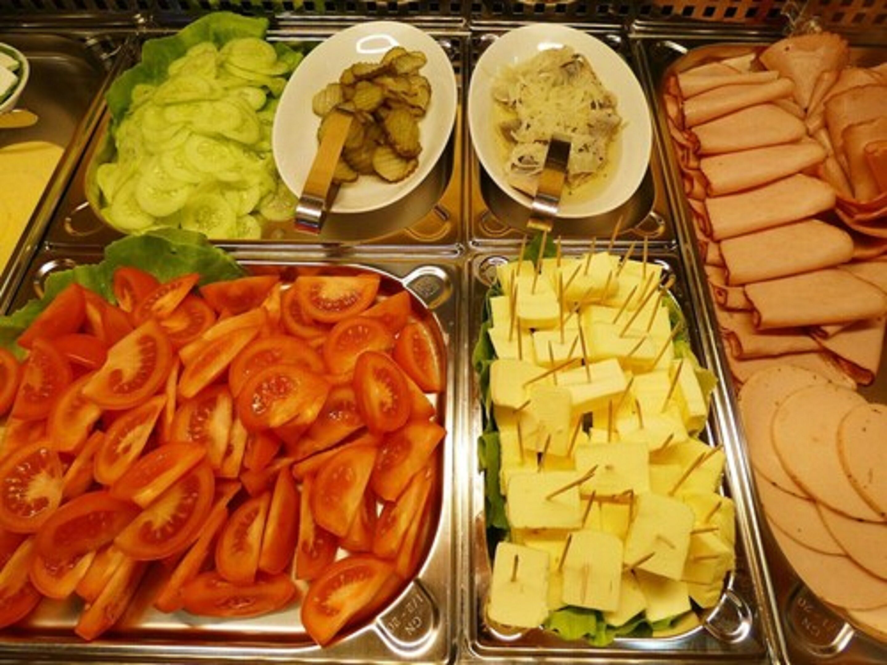 daily buffet breakfast (pln 48 per person)