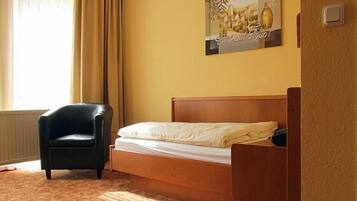 Schreibtisch, Verdunkelungsvorhänge, kostenlose Babybetten