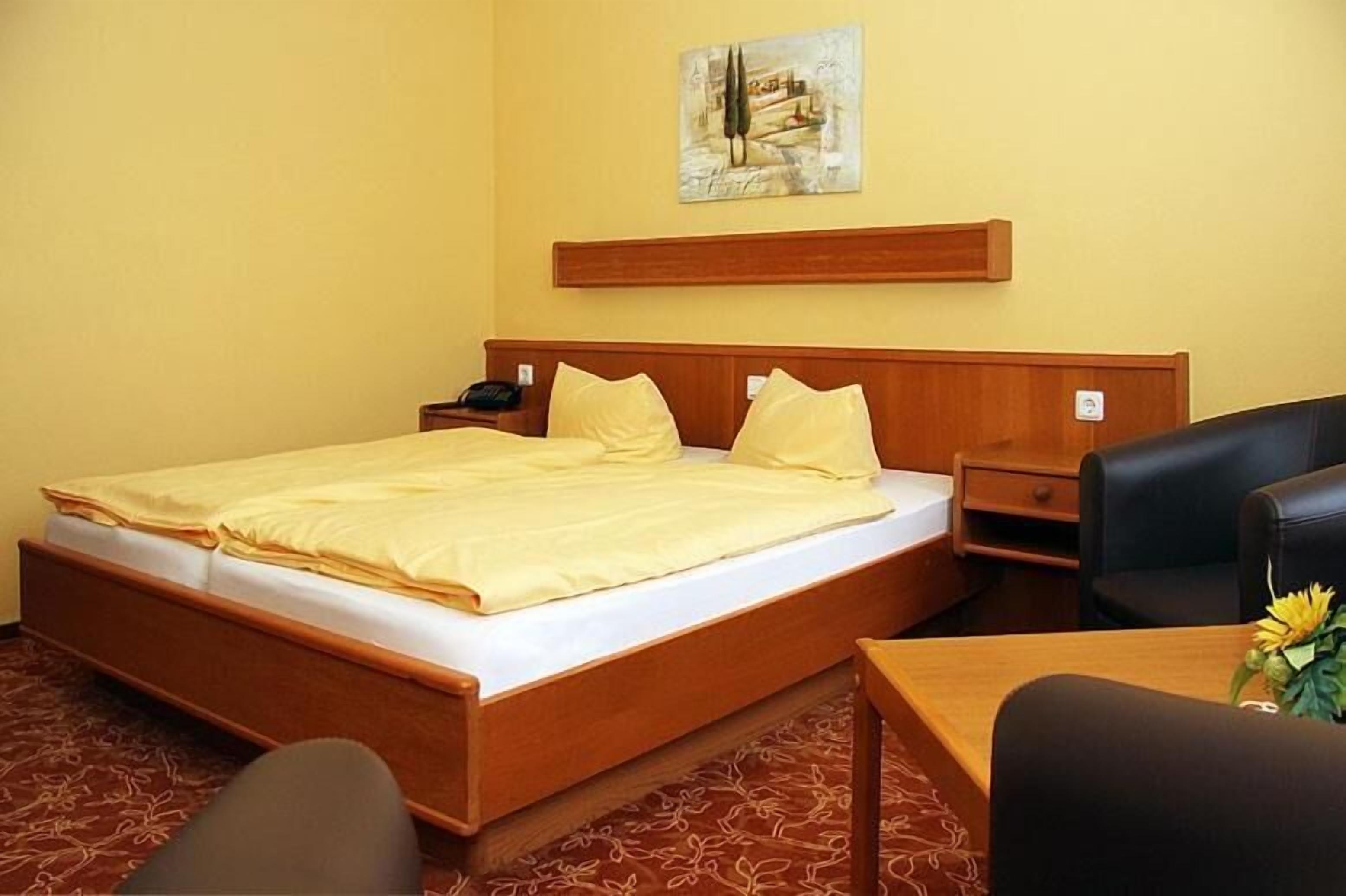 desk, blackout curtains, free cots/infant beds, rollaway beds