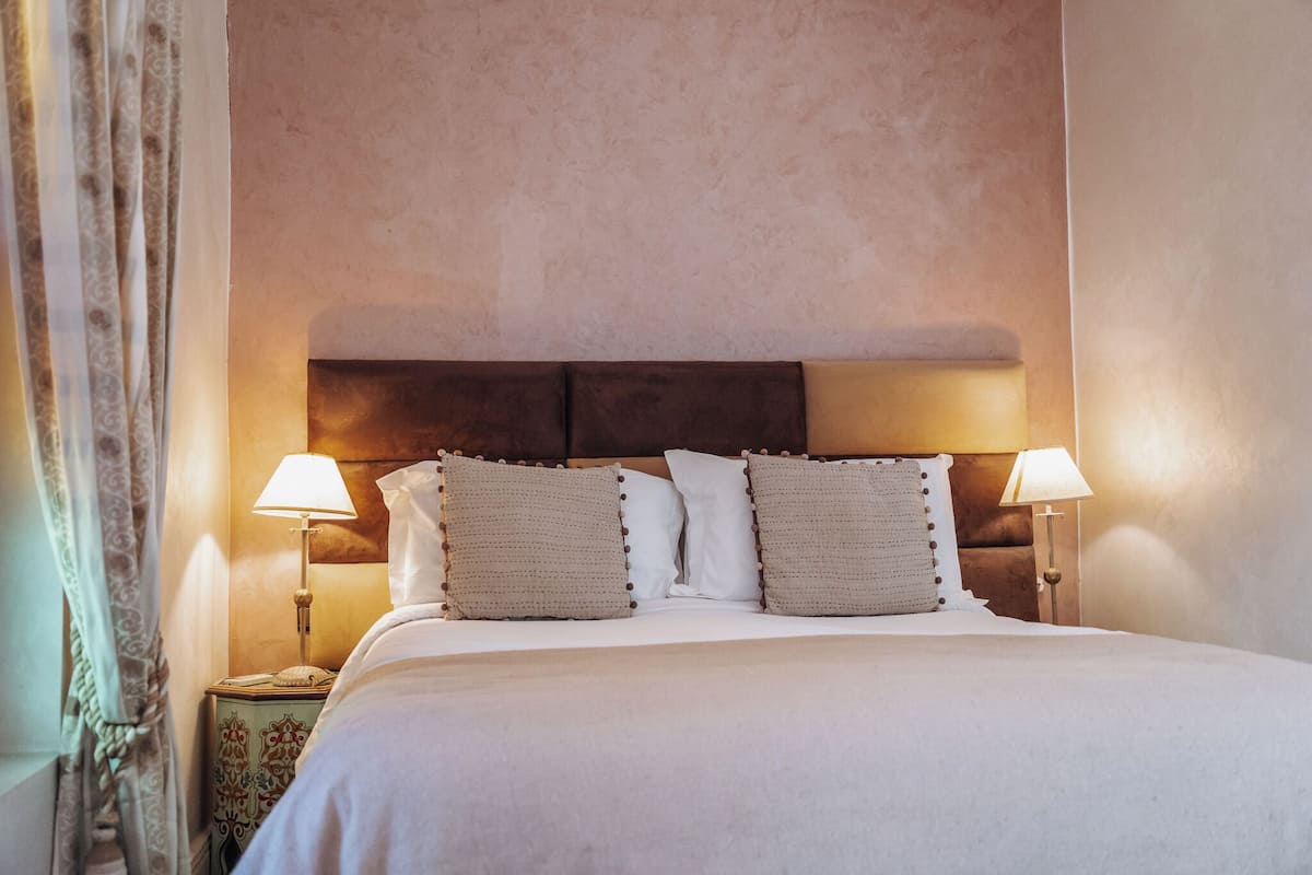 Classic Double Room, Private Bathroom (Chambre Takka) | Premium bedding, in-room safe, iron/ironing board, free WiFi