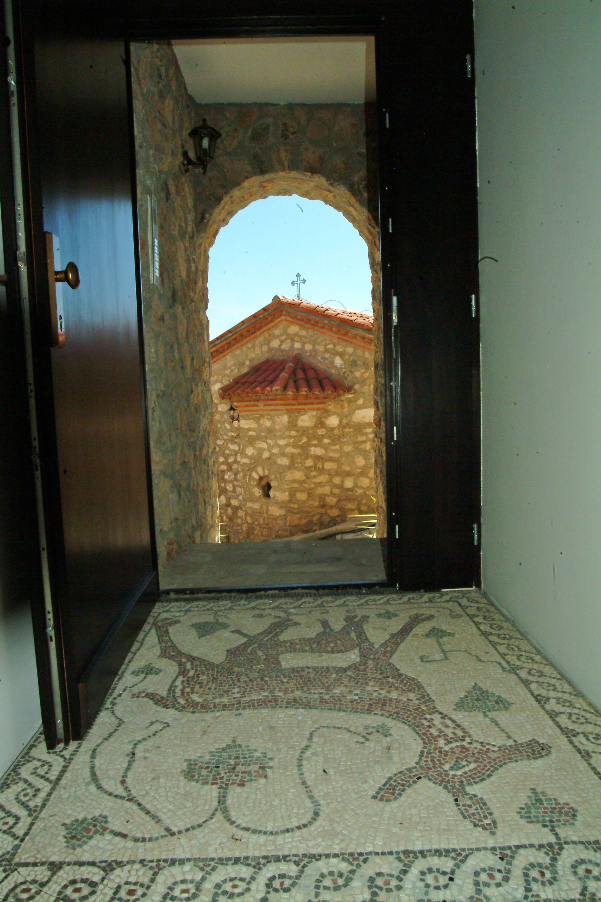 Pintu masuk properti