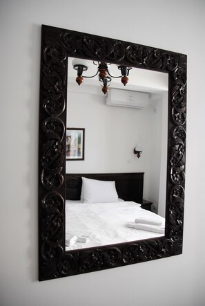 Deluxe Double Room, Partial Lake View | Minibar, in-room safe, desk, soundproofing - Villa & Winery Mal Sveti Kliment (Ohrid)