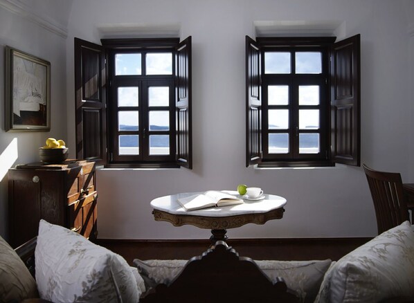 Suite (Sailing) | Living area | Flat-screen TV