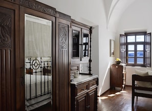 Suite (Sailing) | Living area