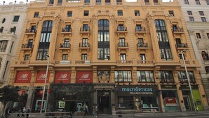 A multi-story building with a classical architectural style, featuring ornate balconies and large windows. - Hostal Galaico (Madrid)