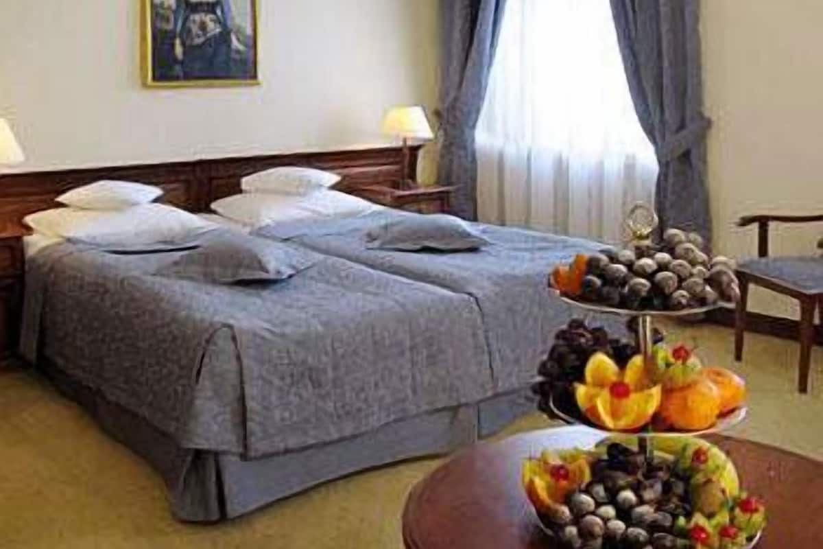 In-room safe, desk, iron/ironing board, free cribs/infant beds
