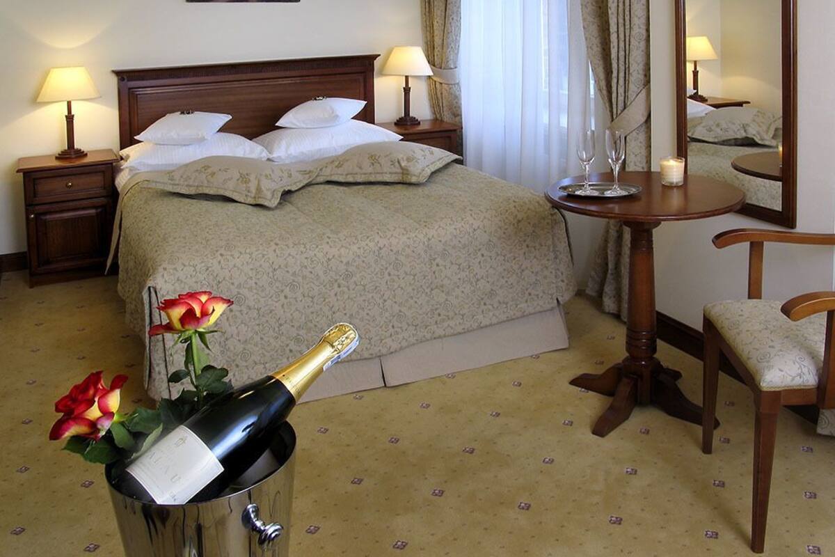 Standard Double or Twin Room | In-room safe, desk, iron/ironing board, free cribs/infant beds