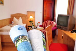 Standaard eenpersoonskamer | Een kluis op de kamer, een bureau, gratis wifi