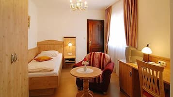 Standard Single Room | In-room safe, desk, free WiFi