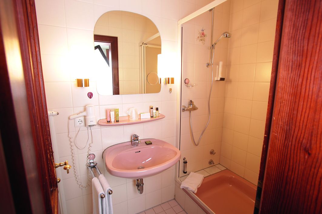 comfort double room single use | bathroom | towels