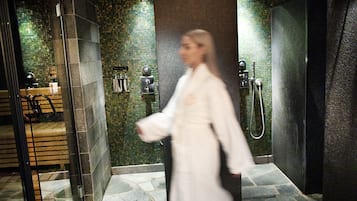 Behandlingsrom for par, badstue, kroppsbehandlinger og aromaterapi