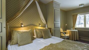 Doppelzimmer (Separate building) | Individuell dekoriert, individuell eingerichtet, Schreibtisch