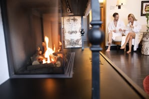 Couples treatment rooms, sauna, body treatments, aromatherapy