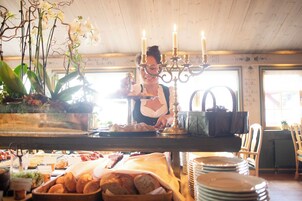 Free daily buffet breakfast