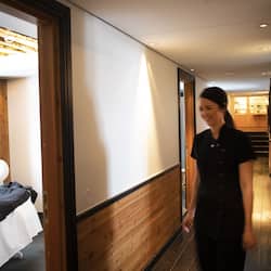 Behandlingsrum för par, bastu, kroppsbehandlingar och aromaterapi