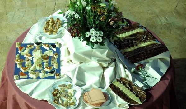 Buffet - Isur Llerena (Llerena)