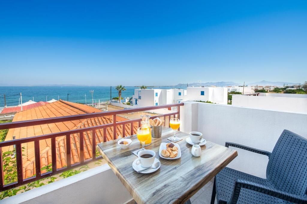 Daily buffet breakfast (EUR 16 per person)