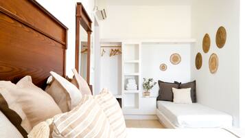 In-room safe, soundproofing, iron/ironing board, free WiFi