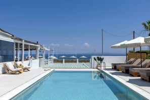 Seasonal outdoor pool - Laza Beach Inn (Agistri)