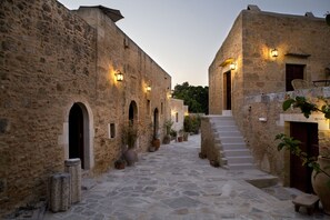 Exterior - Kapsaliana Village Hotel (Rethymno)