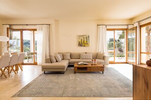 Asterope Villa | 客廳 | 平面電視