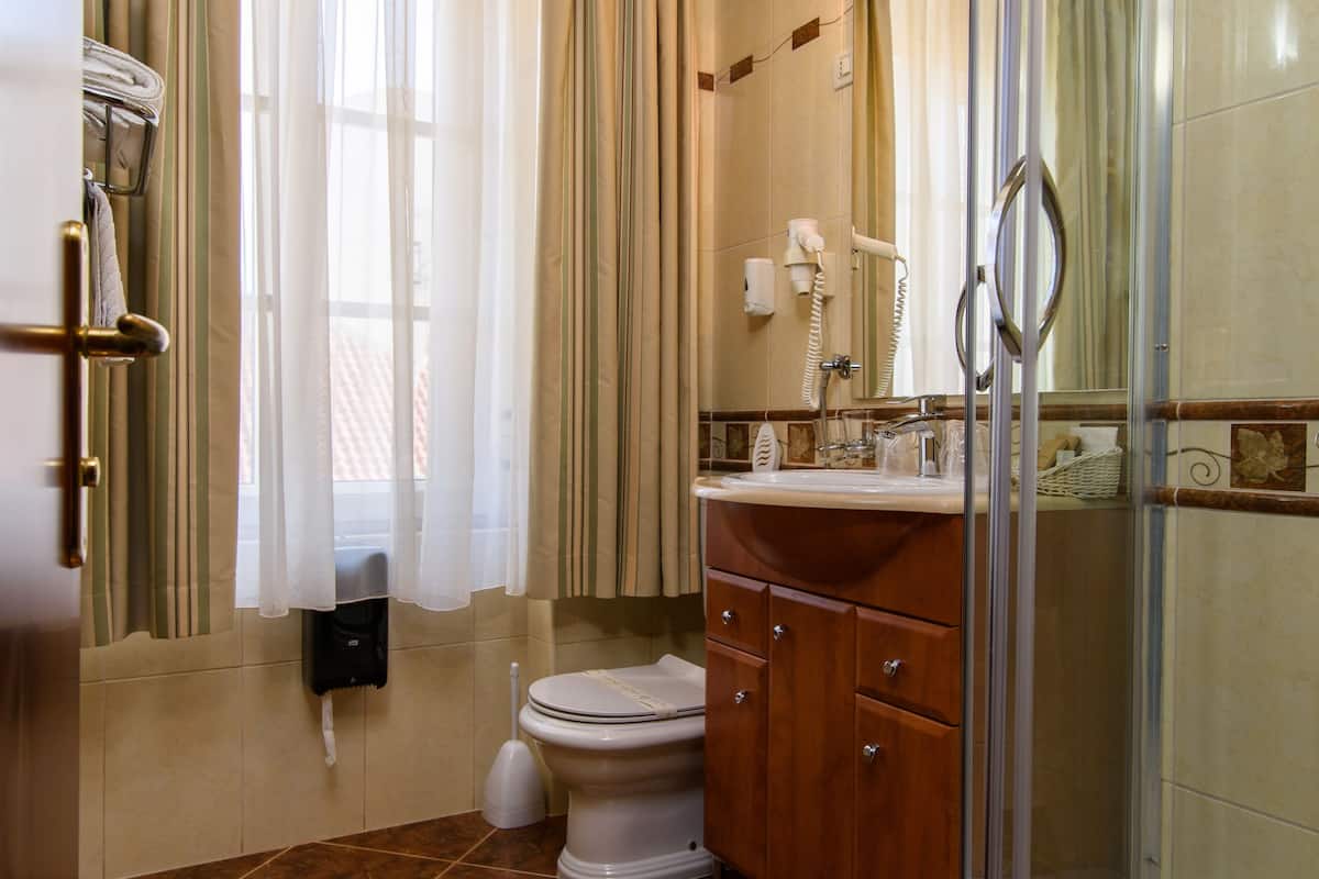 superior double room, city view | bathroom | shower, free toiletries, hair dryer, bathrobes