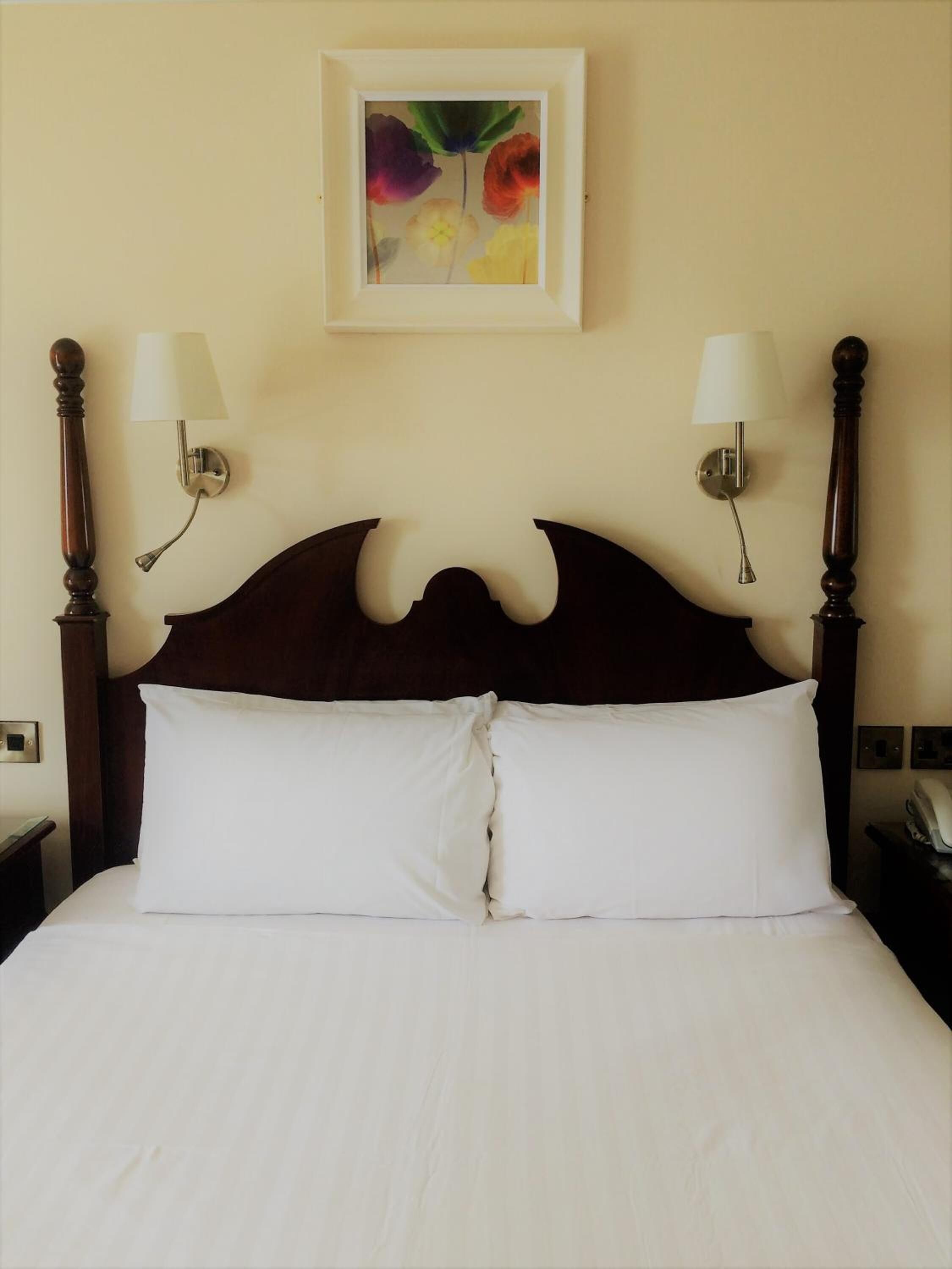 desk, iron/ironing board, free wifi