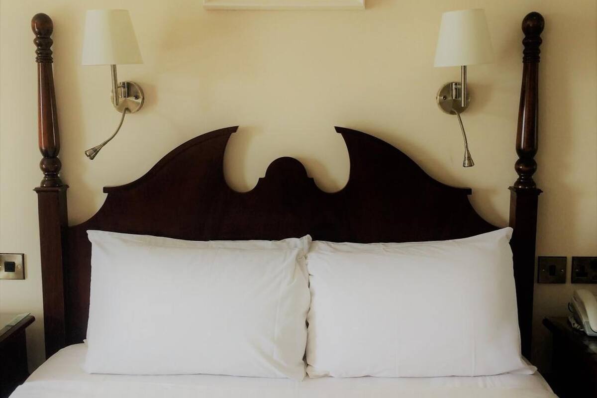 desk, iron/ironing board, free wifi