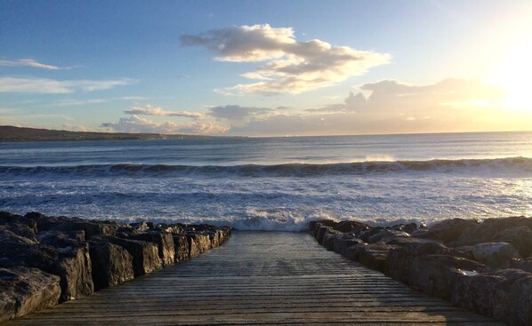 Beach nearby - Shamrock Inn Hotel (Lahinch)
