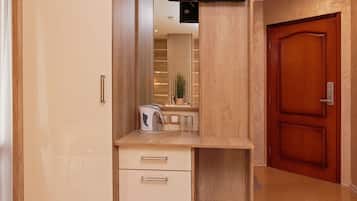 Kamar Twin | Didekorasi berbeda-beda, meja kerja, kedap suara, dan Wi-Fi gratis