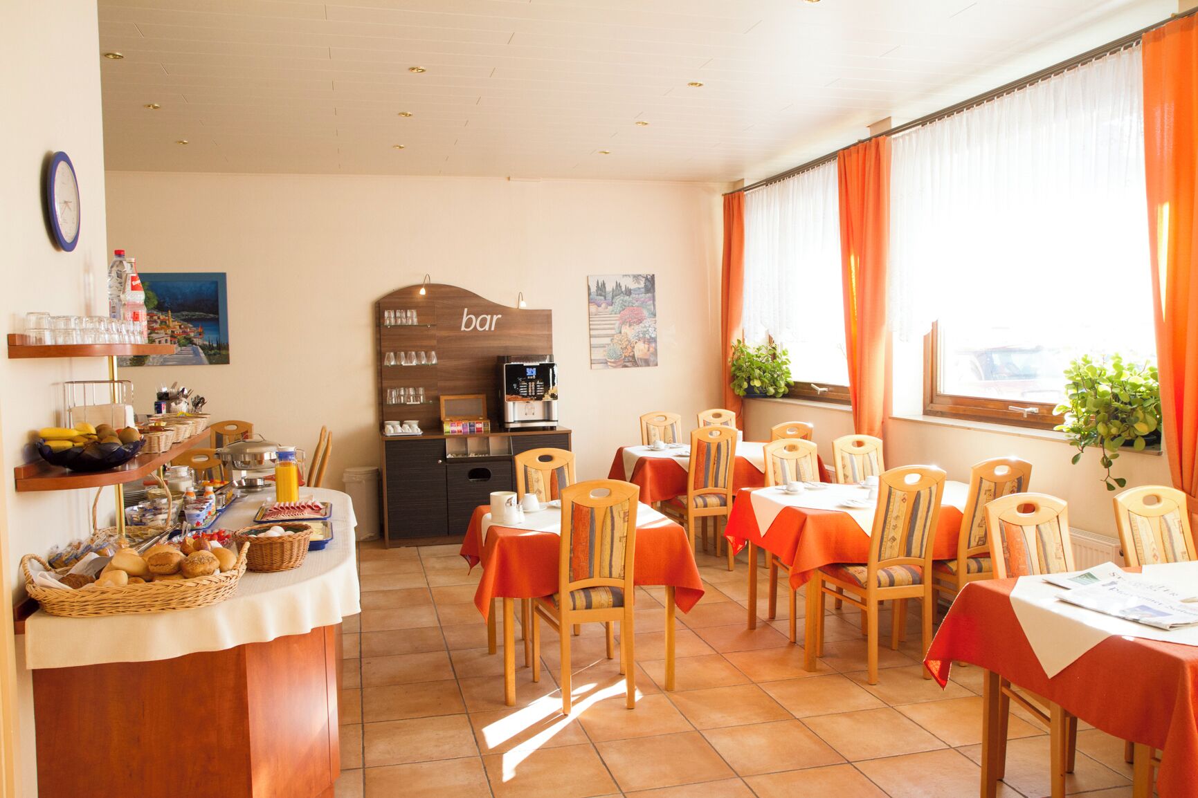 Tägliches Frühstücksbuffet gegen Gebühr