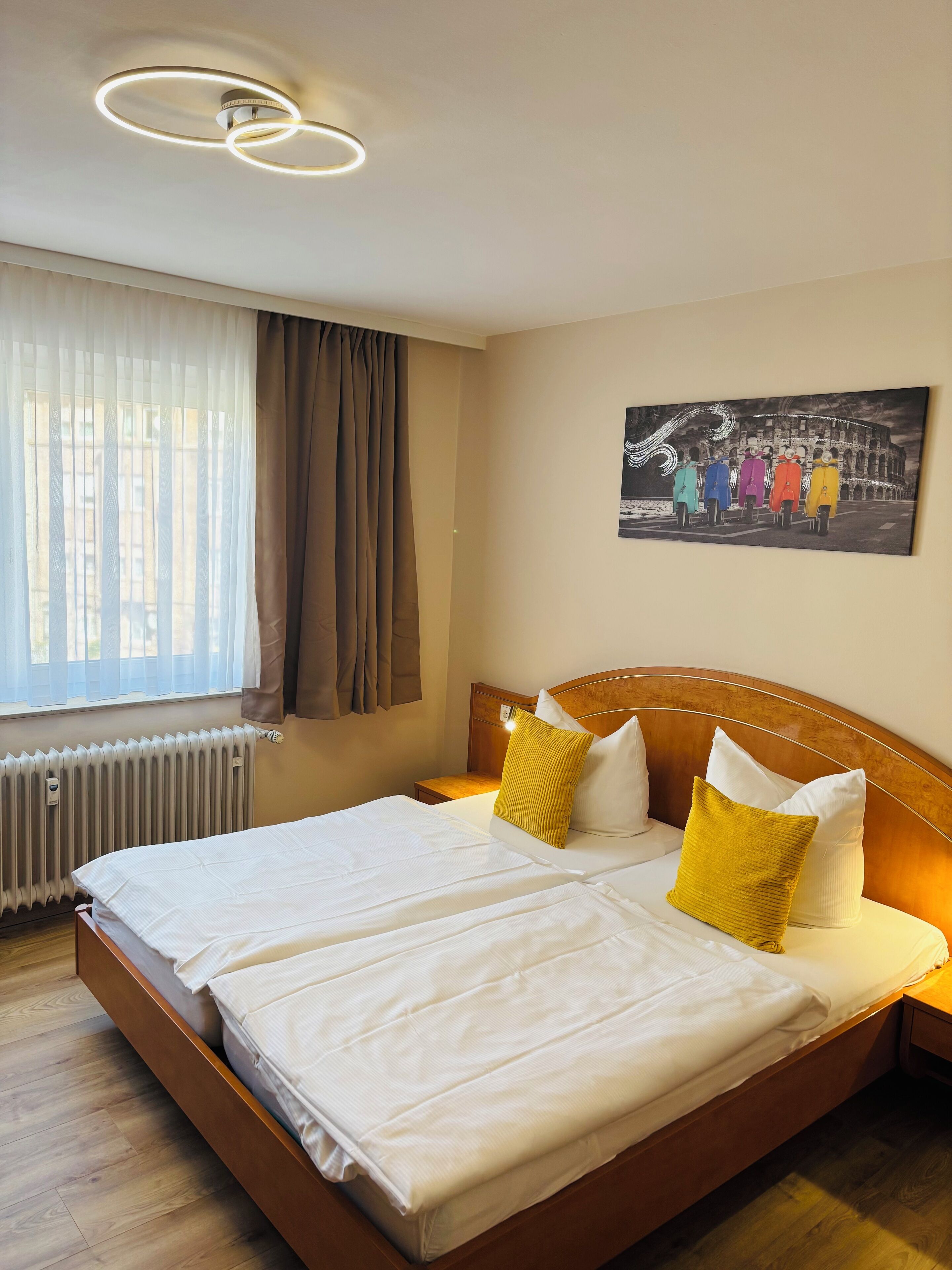 Hypo-allergenic bedding, in-room safe, desk, blackout curtains