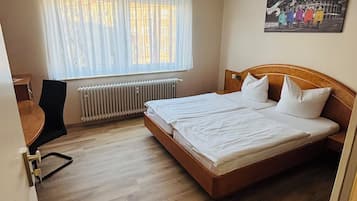 Allergikerbettwaren, Zimmersafe, Schreibtisch, Verdunkelungsvorhänge