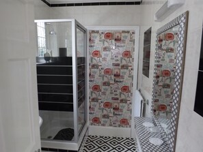 Doppelzimmer, mit Bad (Ground Floor) | Badezimmer