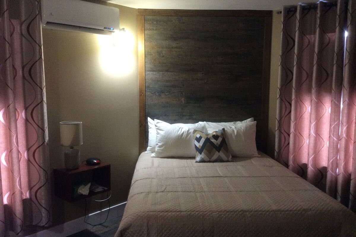 classic room, 1 queen bed, allergy friendly | desk, iron/ironing board, free wifi, bed sheets